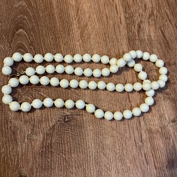 Trifari Vintage Pearl Necklace - Picture 5 of 9